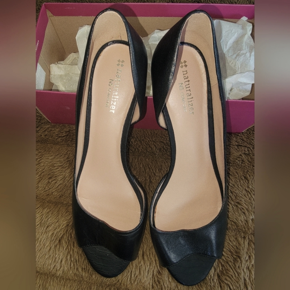 Naturalizer open toe heel sz 9.5